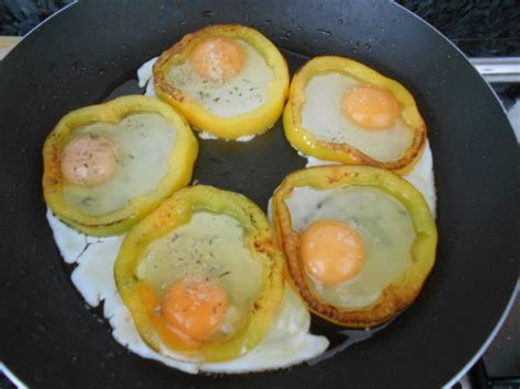 215 Receta HUEVOS FRITOS ORIGINALES HUEVOS FRITOS EN PIMIENTO