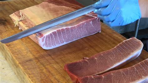 How To Cut Giant Bluefin Tuna For Sashimi Fish Cutting Skills Youtube