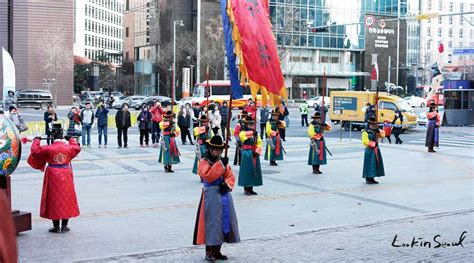 Royal Guard Changing Ceremony in Seoul - lookinSeoul