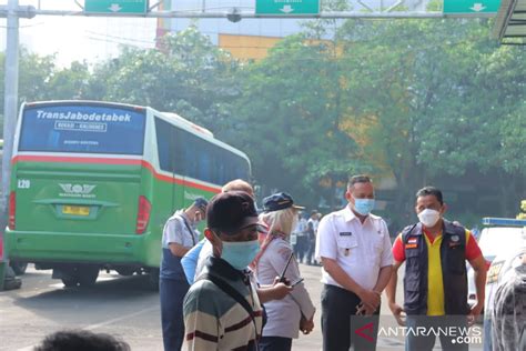 Pemkot Gelar Vaksinasi Covid Penumpang Terminal Induk Bekasi