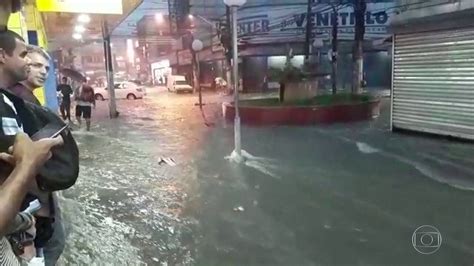 Chuva Forte Alaga Ruas Na Baixada Fluminense Rj G