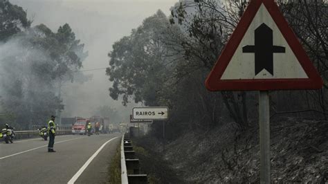 Controlados los incendios forestales de Ribas de Sil que afectan a más