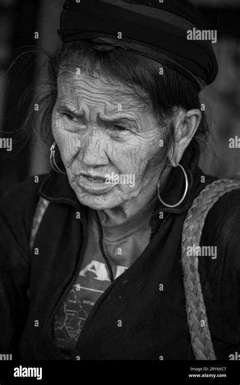 Traditionel Tribe People At Sapa In Vietnam Stock Photo Alamy