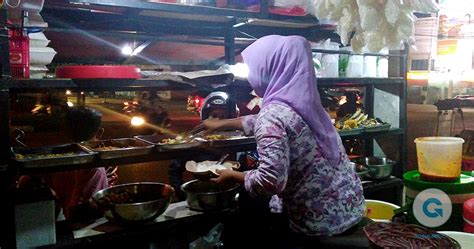 Tambah Nasi Gratis Di Angkringan Nasi Kuning Nita Jl Pengayoman Gosulsel