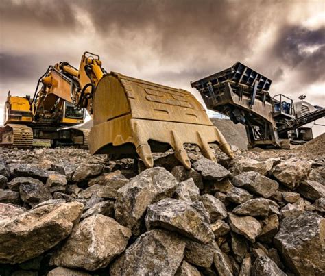 Mengenal Alat Berat Tambahan Crusher Bucket Beserta Fungsi Cara