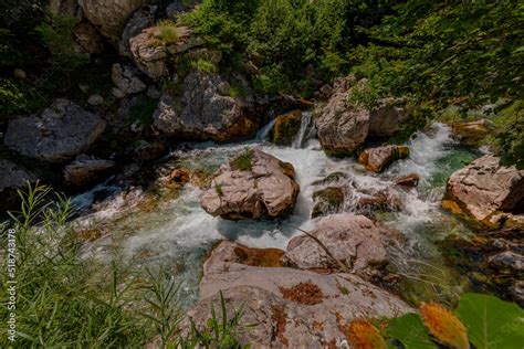 Stockfoto Med Beskrivningen Valbone River Rapids Close To Bridge To