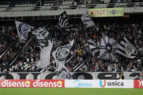 Botafogo anuncia parceria para reformular programa de sócio torcedor