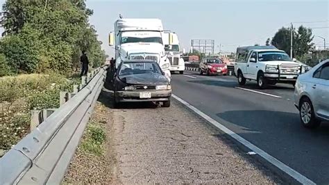 Pipa Doble Semi remolque Chocó con un Auto en la Autopista N