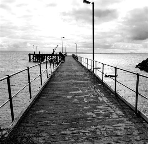 Embarcadero De Turton Del Punto En Blanco Y Negro Foto De Archivo