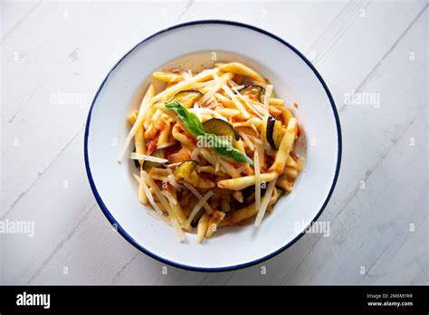 Pâtes Alla Norma Le Pasta Alla Norma Est Un Plat Traditionnel De Pâtes