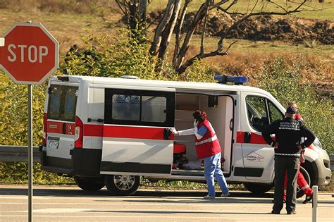 Strašan sudar kamiona i automobila na auto putu Miloš Veliki Blic