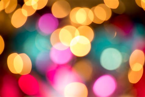 16 Gorgeous Christmas And Holiday Themed Bokeh Wallpapers