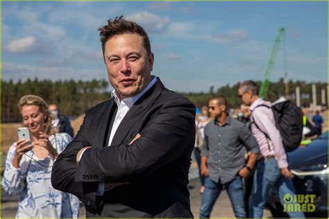 Elon Musk Is Being Sued By Twitter Shareholders Find Out Why Photo