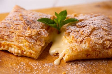 Deliciosa Sobremesa Francesa Feita Massa Folhada De Am Ndoa