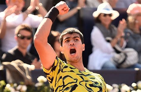 Carlos Alcaraz retuvo en Barcelona el trofeo Conde de Godó