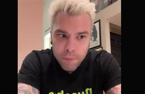 Fedez Rompe Il Silenzio Dopo Giorni Torna Sui Social Il Rapper Furioso