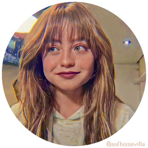 Ioana Crețu adlı kullanıcının Karol Sevilla panosundaki Pin