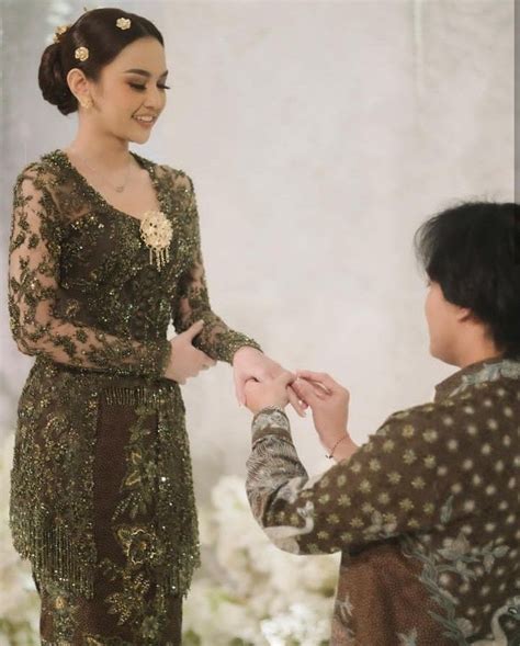 Pin By Nur Azizah On INDONESIA GRILS Wedding Dress Outfit Kebaya