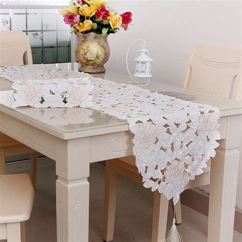 Rayuan Vintage White Floral Table Runner Embroidered Flower Cutwork Fabric Table Cover Wedding