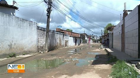 Moradores De Rua Em Olinda Cobram Solu O Para Gua Suja Na Porta De