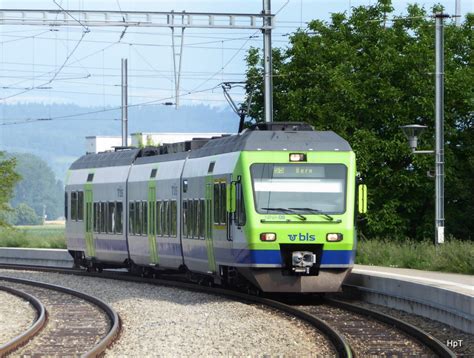 BLS Triebzug RABe 525 008 9 Bei Der Einfahrt In Den Bahnhof In