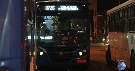 G1 Após quatro dias ônibus voltam a circular no Vale das Pedrinhas