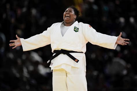 Bia Souza ganha 1 milhão de seguidores após ouro conheça a judoca fã