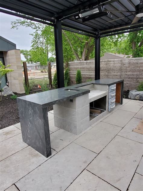 A Gorgeous Outdoor Kitchen And Recent Installation Of Ours This Top Features Waterfall Legs