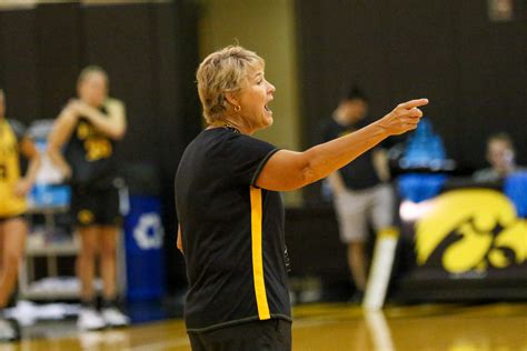 Lisa Bluder Part Coach Part Travel Planner Sports Illustrated Iowa