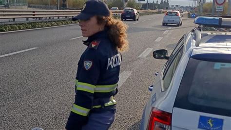 In Stato Di Ebbrezza Percorre Contromano L Asse Attrezzato Donna