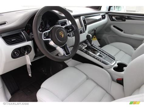 Agate Grey/Pebble Grey Interior 2016 Porsche Macan Turbo Photo ...