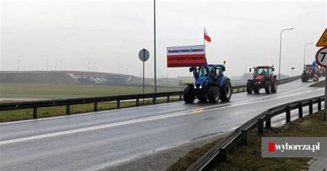 Uwaga Kierowcy W Pi Tek Przez Protest Rolnik W K Opoty Na Trasie