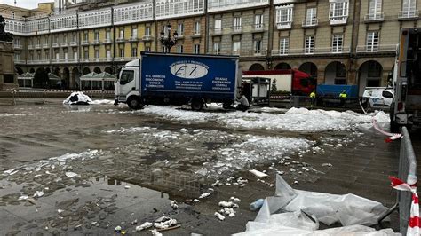 Mar A Pita Una Piscina De Hielo Al Desmontar La Pista De Patinaje