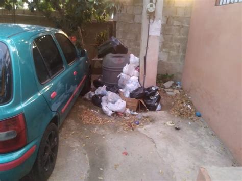 Minada De Basura Se Encuentra Calle De Los L Pez En Las Tres Cruces