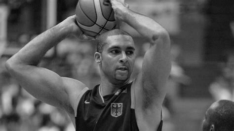 Ex Basketball Nationalspieler Ademola Okulaja Ist Gestorben