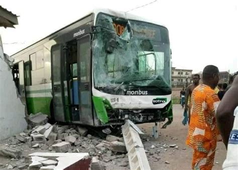 Accident D Un Bus De La Sotra Port Bou T Abidjanpeople