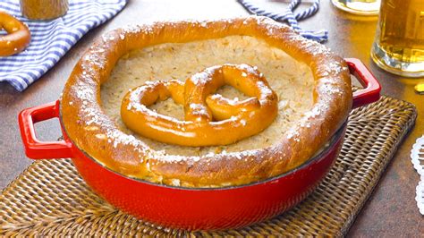 Herzhafter Kuchen Mit Sauerkraut Bratwurst Und Brezel Leckerschmecker