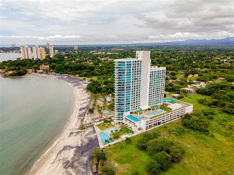 Stunning Beachfront Residence in Royal Palm | Casa Solution Real Estate