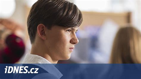 RECENZE Teplej táta sjetá máma naložená ségra Jak baví Sex OClock