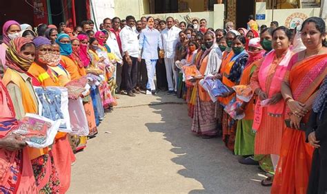 Womens Respect టీఆర్‌ఎస్ ప్రభుత్వంలో మహిళల‌కు ప్ర‌త్యేక గౌర‌వం