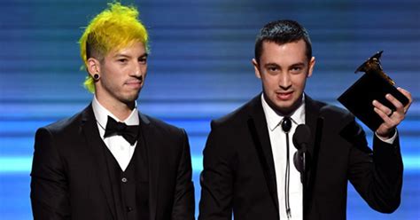 Whoa Twenty One Pilots Go Pantsless To Accept Grammy E Online