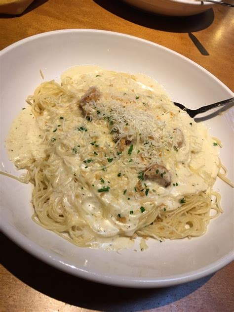 Asiago Garlic Alfredo Sauce On Angel Hair Pasta From Olive Garden Garden Salad Recipe