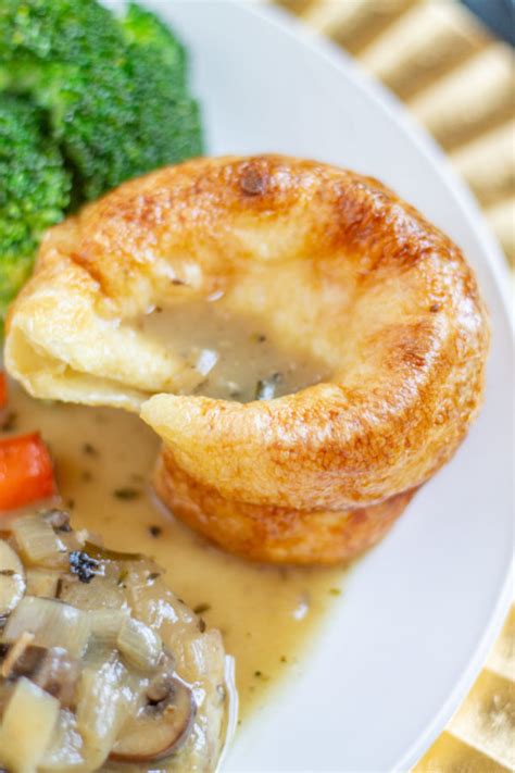 How To Make Yorkshire Pudding Easy Yorkshire Pudding Recipe