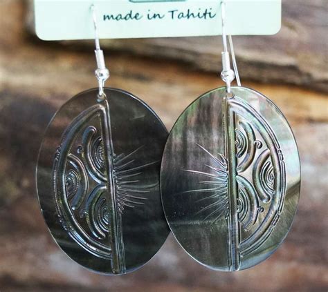 Boucles D Oreilles Ovales En Nacre De Tahiti Sign Wo Ta Prokop