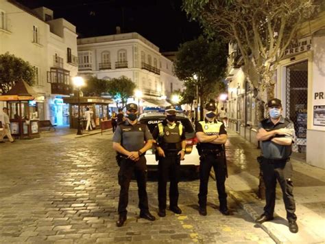 La Polic A Local Detiene A Dos Personas Una De Ellas Por Haber