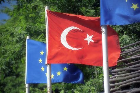 Turkish Lira Looks to Stabilise with USD/TRY Under 14.00