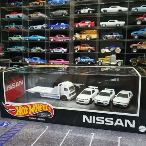 Promo Hot Wheels Premium Nissan Set Diorama Garage Skyline R R R Diskon Di Seller