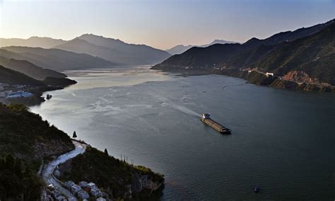 宜昌秭归西陵峡，峡江风光，长江大桥雄姿，一路风景画廊