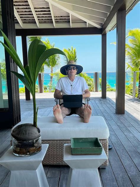 Jennifer Aniston Shows Off Natural Curls in Vacation Snaps 