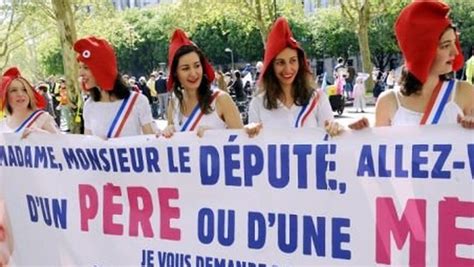 Les Opposants Au Mariage Pour Tous Manifestent Dimanche Paris